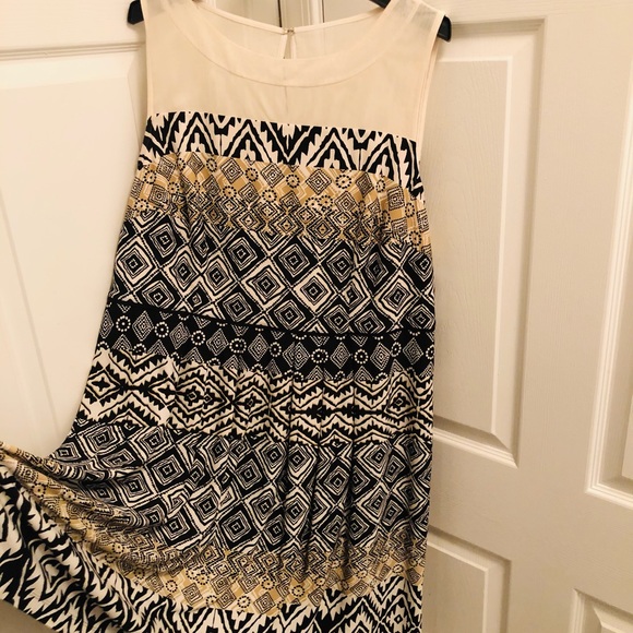 Patterned Dress - Picture 2 of 7